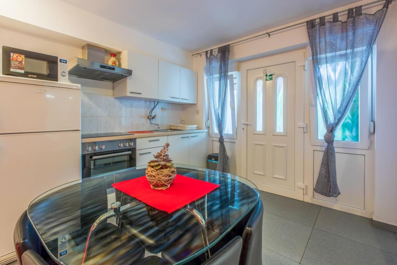 Apartmani Visnja Crikvenica Exterior photo